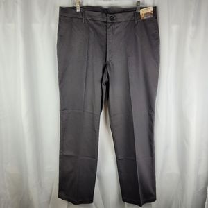 NEW Wrangler Flat Front Straight Fit Custom Fit Waist No Iron Pants Mens 36x30